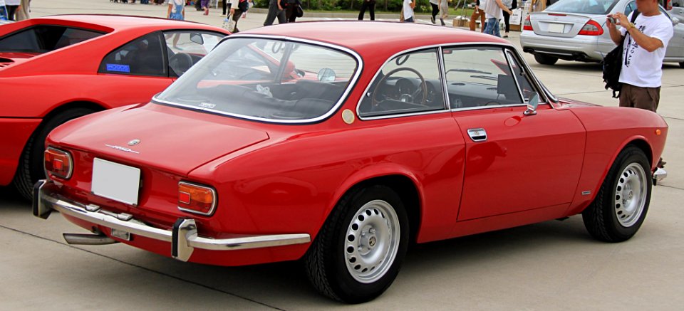 1971_Alfa_Romeo_1750_GTV_rear