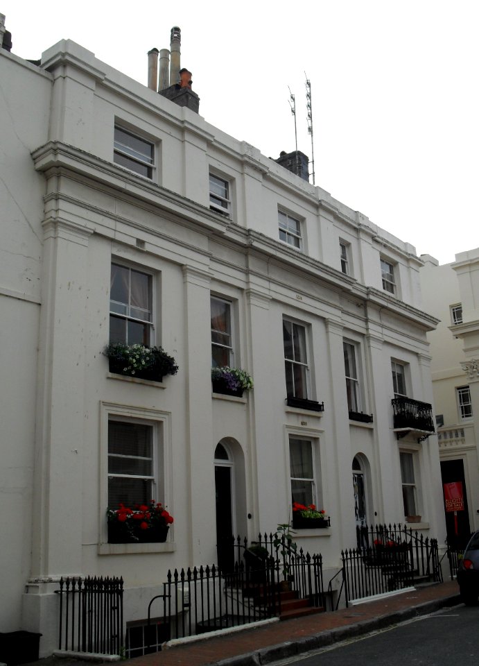 1–3_Lansdowne_Square,_Hove_(IoE_Code_365583)