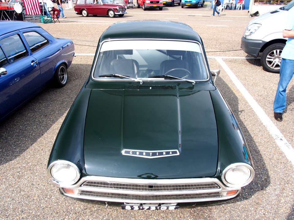 1967_Ford_Cortina_1200,_licence_83-73-DE,_pic2