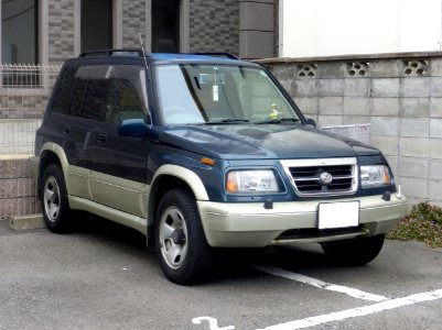 1st_generation_Mazda_Proceed_Levante_front