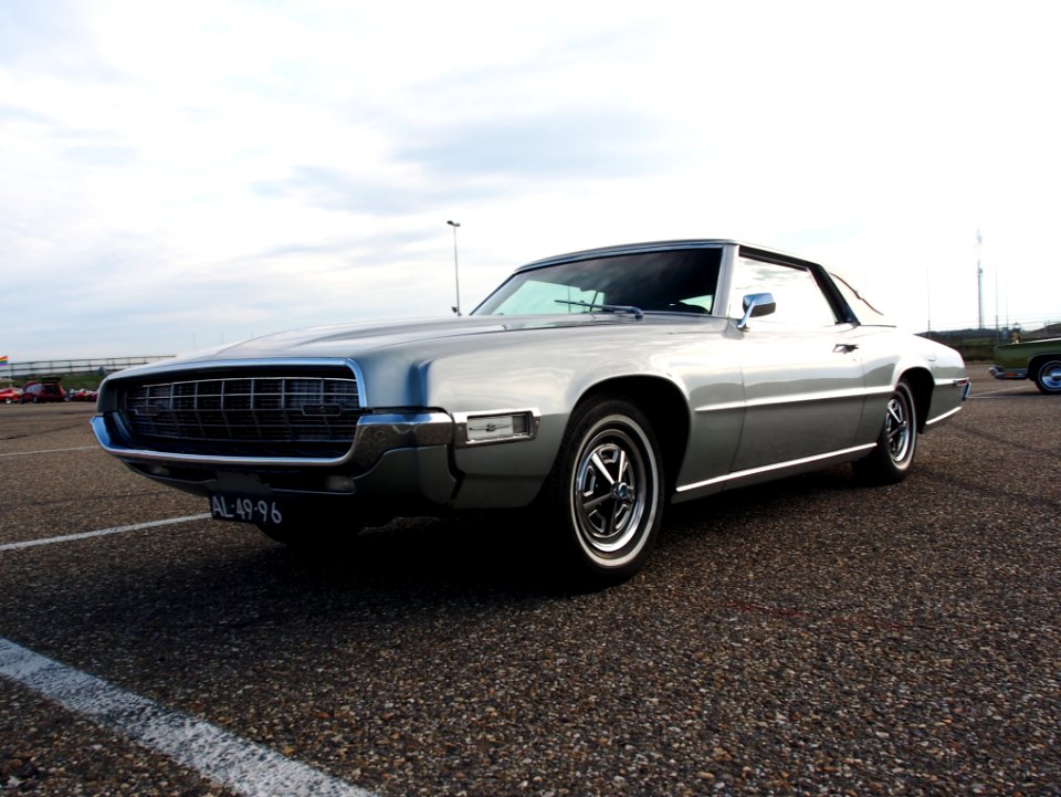 1968_Ford_Thunderbird,_pic2
