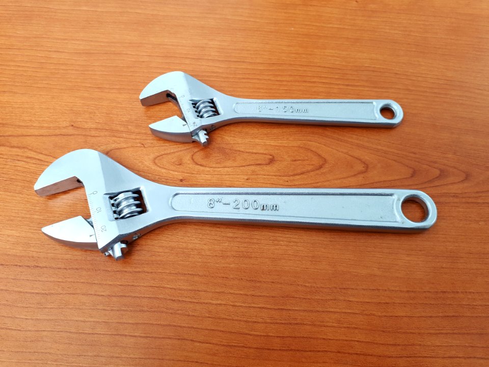 2_adjustable_wrenches_-_B1