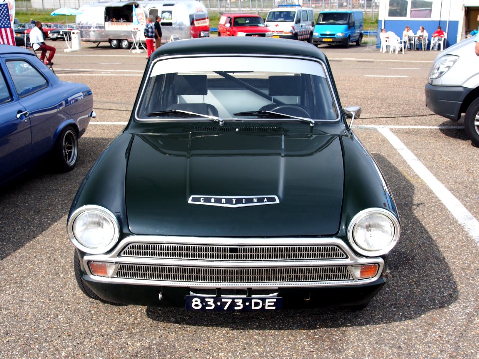 1967_Ford_Cortina_1200,_licence_83-73-DE,_pic1