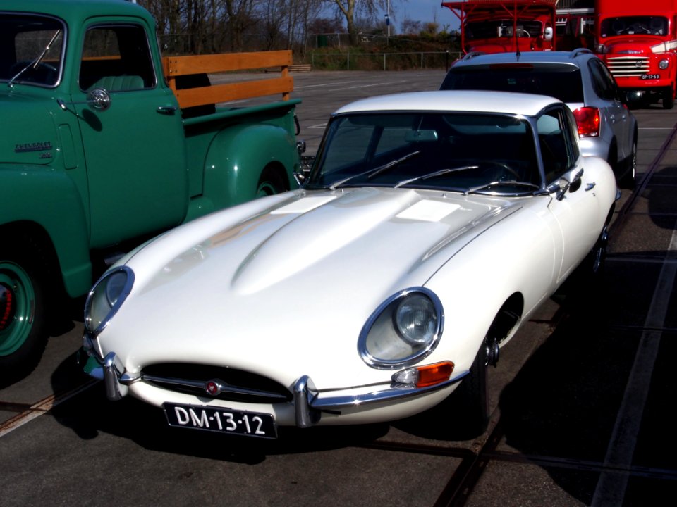 1967_Jaguar_E-TYPE_4.2_LITRE_2+2