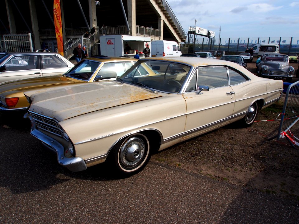 1967_Ford_Galaxie_500_pic2