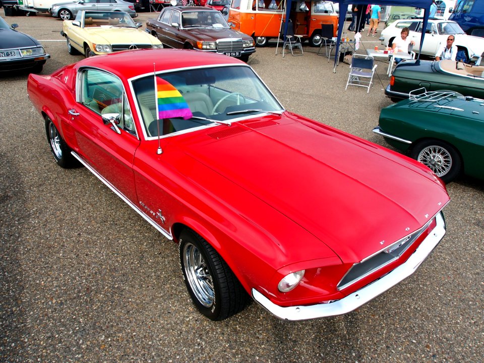 1967_FORD_MUSTANG_2+2_FASTBACK,_licence_AR-51-52,_pic2