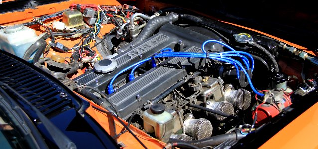 1970_Isuzu_Bellett_1600_GT-R_engine_room