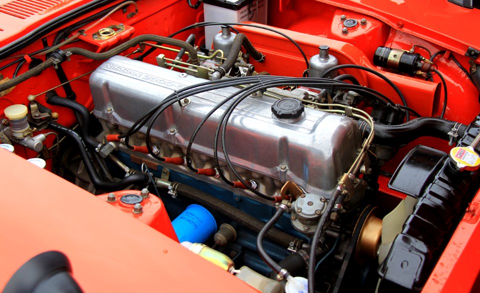 1971_Nissan_Fairlady_Z_engine_room