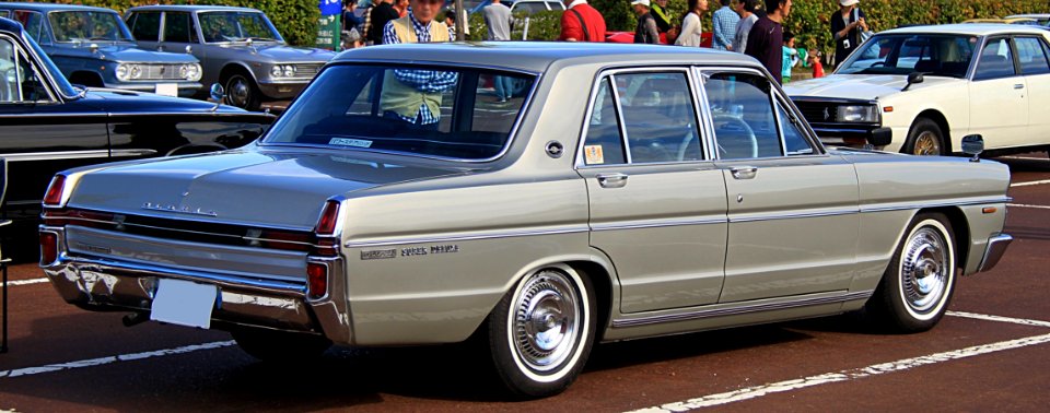 1970_Nissan_Gloria_Super_Deluxe_Royal_Edition_rear