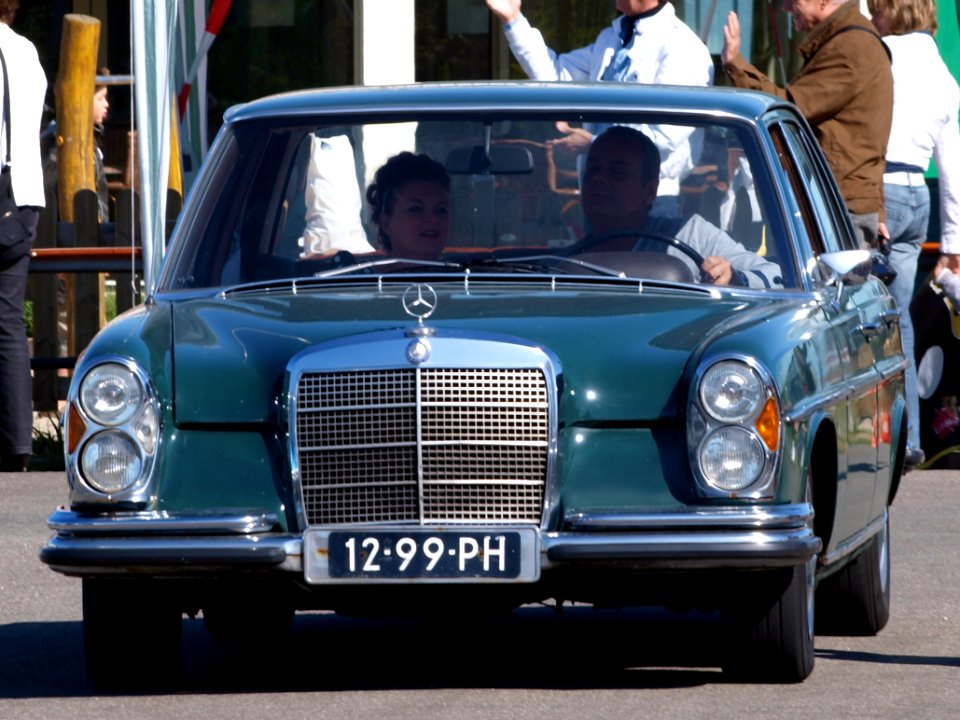 1970_Mercedes-Benz_280S_pic2