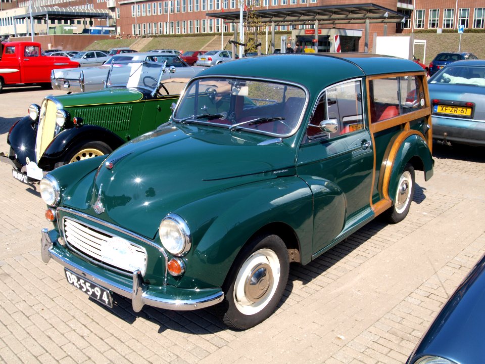 1970_Morris_Minor_Traveller,_Dutch_licence_registration_DR-55-94,_pic6