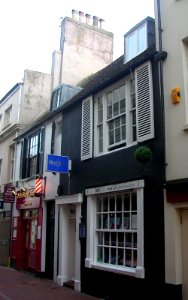 2,_2a_and_3_Nile_Street,_The_Lanes,_Brighton_(NHLE_Code_1380591)_(September_2010)