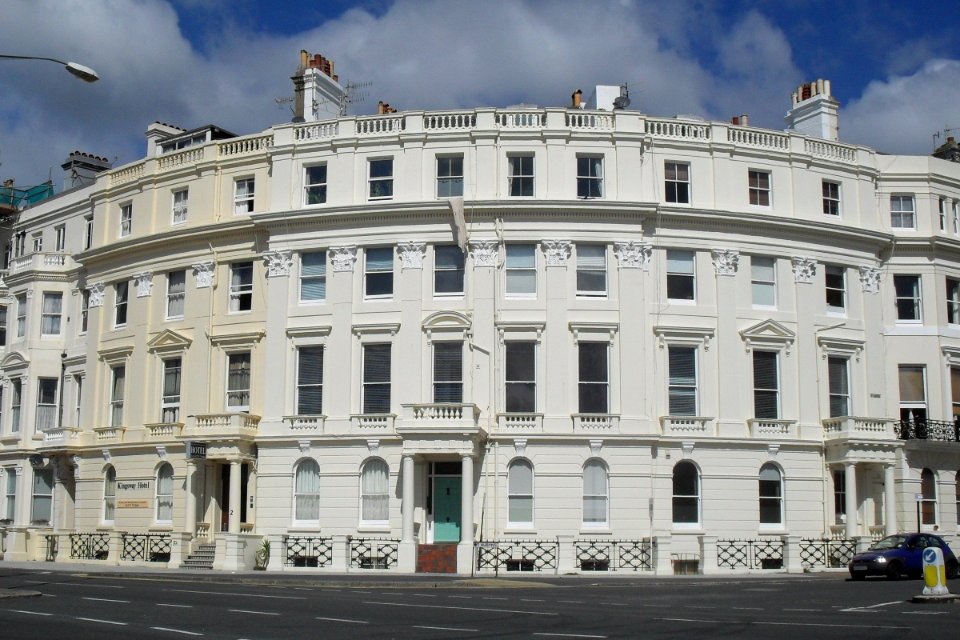2,_4_and_6_St_Aubyn's,_Hove_(NHLE_Code_1292549)_(August_2010)