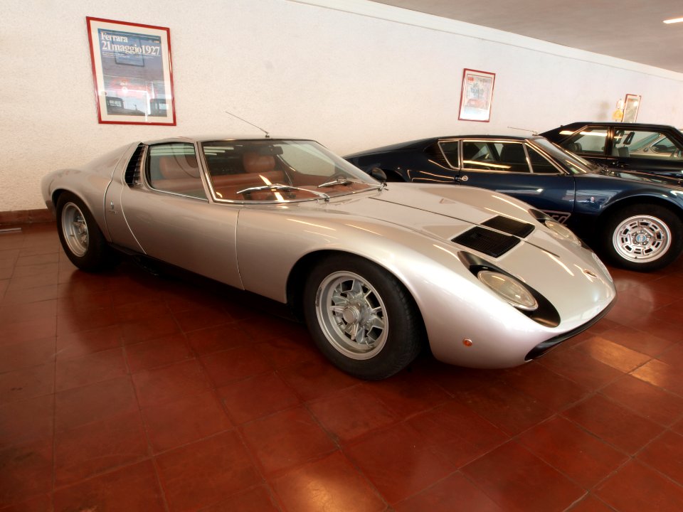 1971_Lamborghini_Miura_SV_385hp_V12,_4L_p4