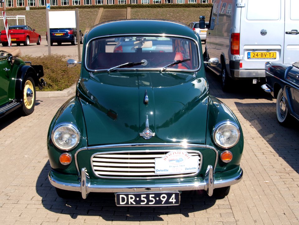 1970_Morris_Minor_Traveller,_Dutch_licence_registration_DR-55-94,_pic4