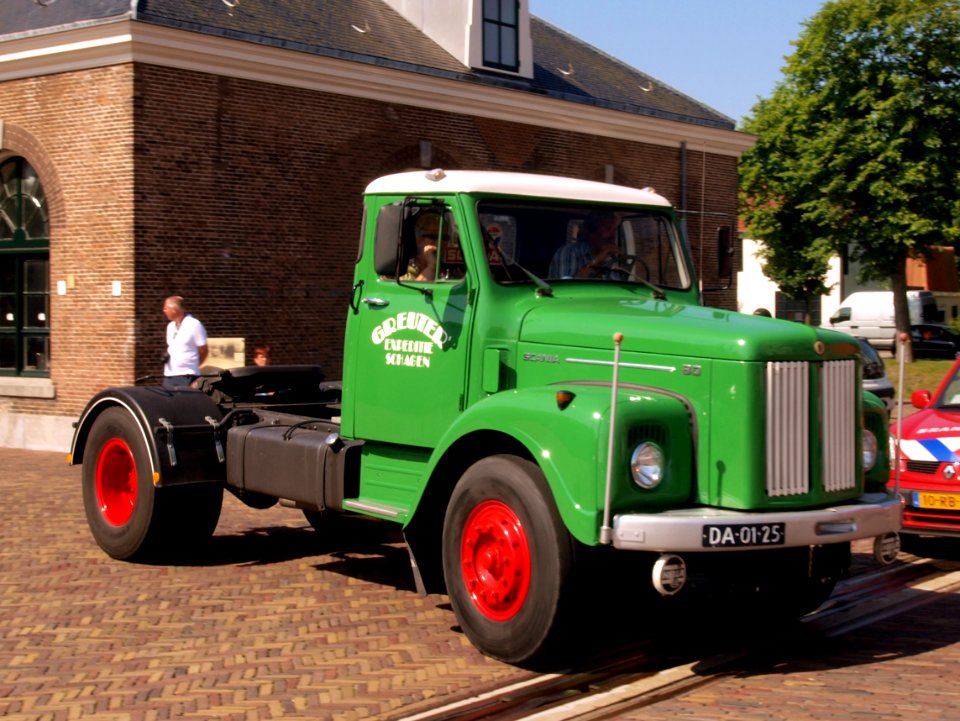 1971_Scania_L8054_AKGU_(1971),_Dutch_licence_registration_DA-01-25_pic1