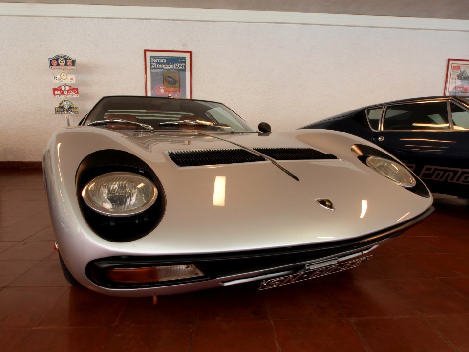 1971_Lamborghini_Miura_SV_385hp_V12,_4L_pA
