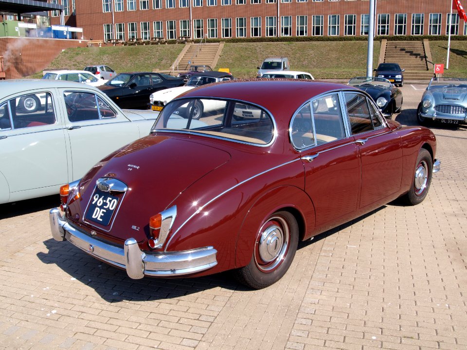 1967_Jaguar_MARK_2-3,4_L,_Dutch_licence_registration_96-50-DE,_pic1
