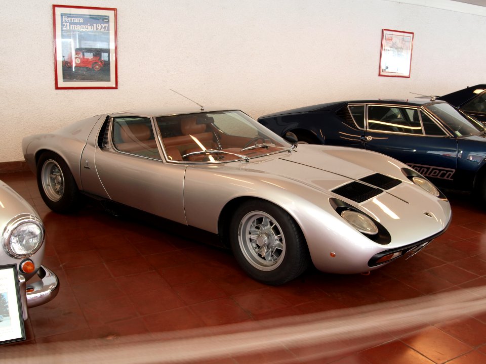 1971_Lamborghini_Miura_SV_385hp_V12,_4L_pD