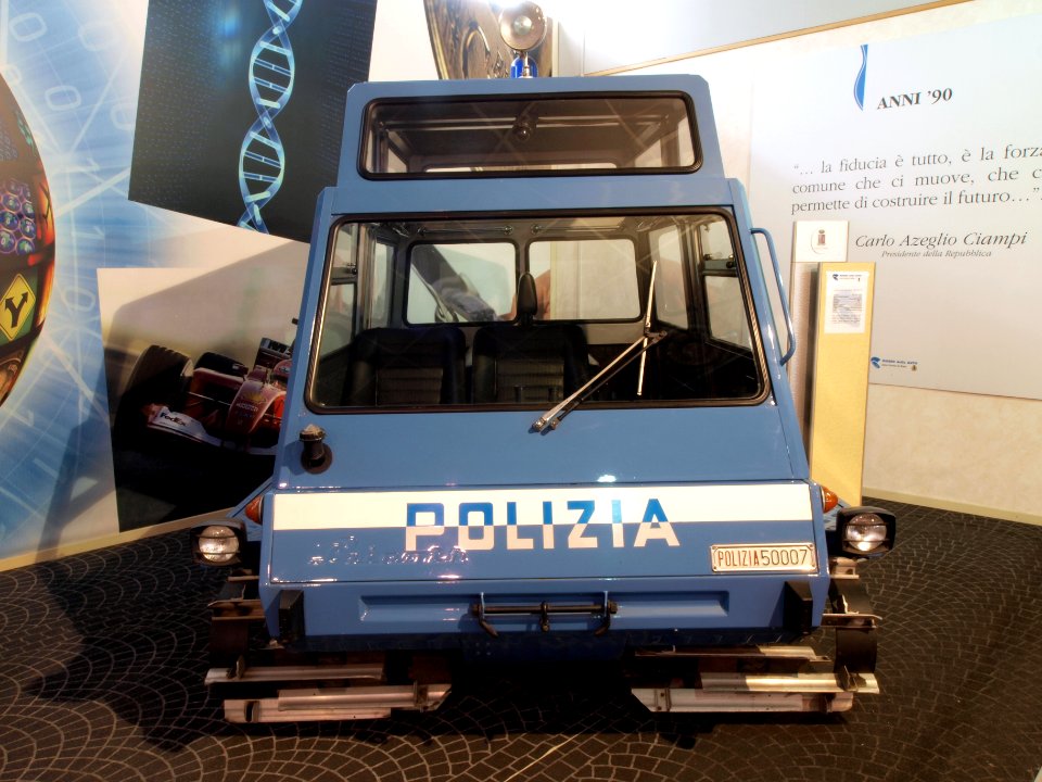 1976_Cingolato_per_neve_Prinoth_P4,_polizia_50007_photo-2