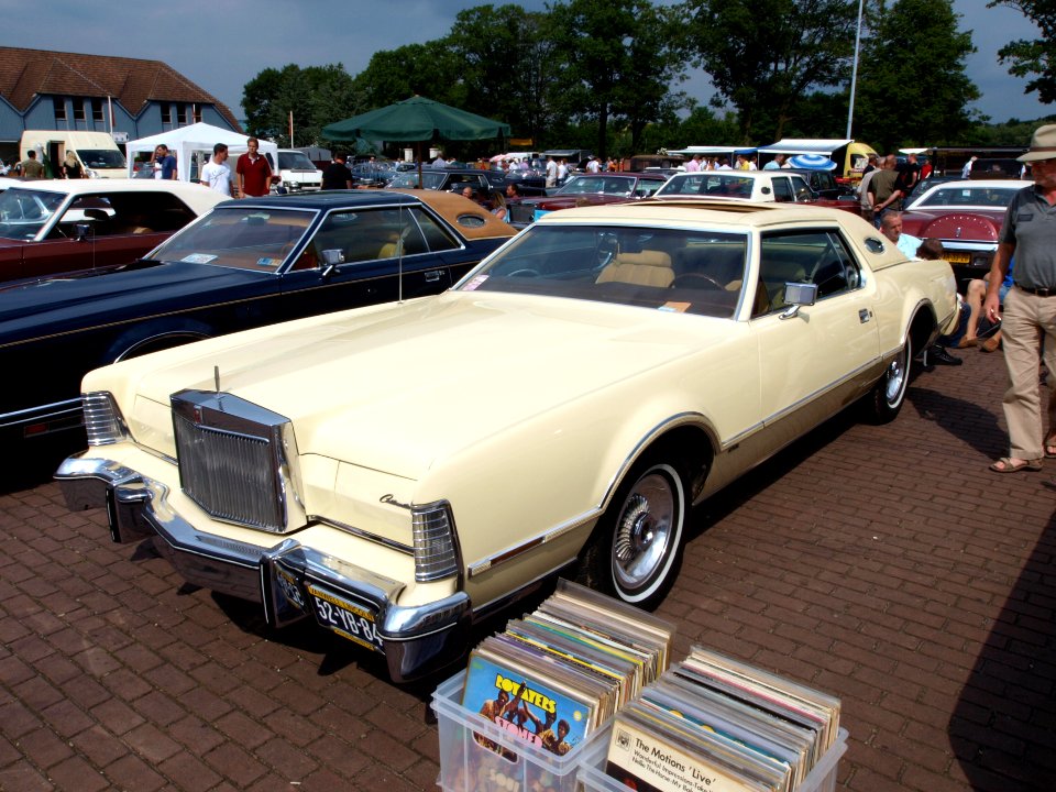 1976_Lincoln_Continental_Mark_IV,_Dutch_licence_registration_52-YB-84_p2