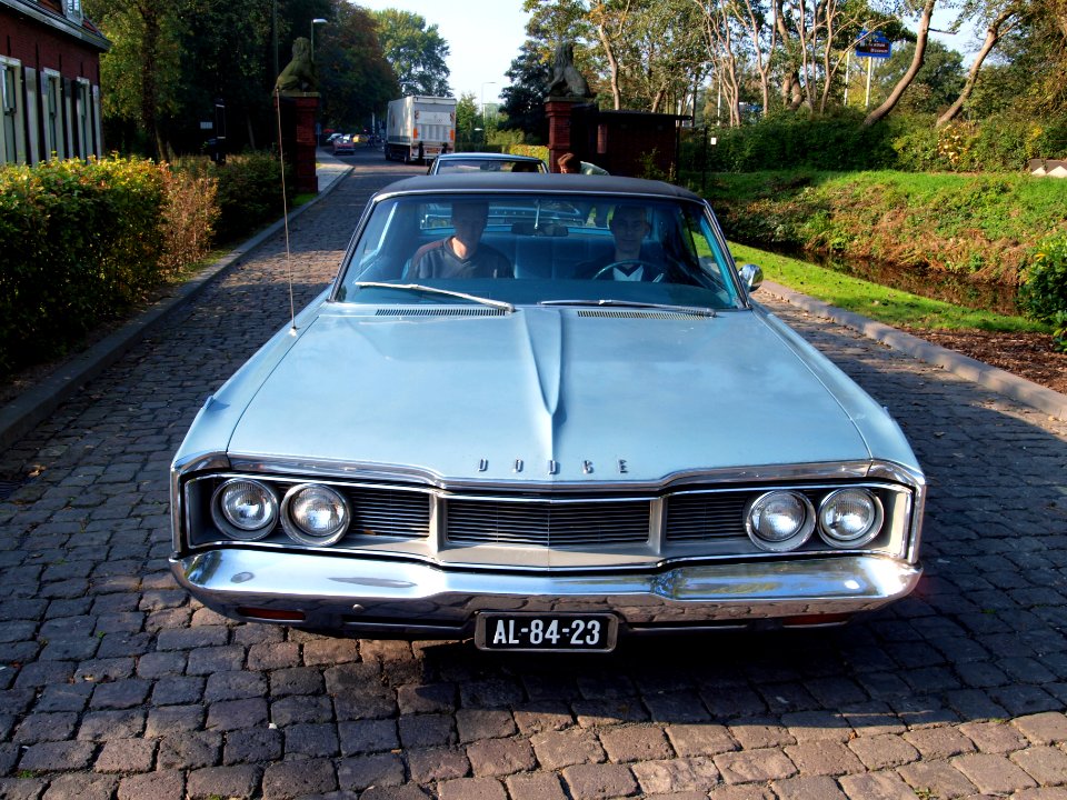 1968_Dodge_Polara_photo-4
