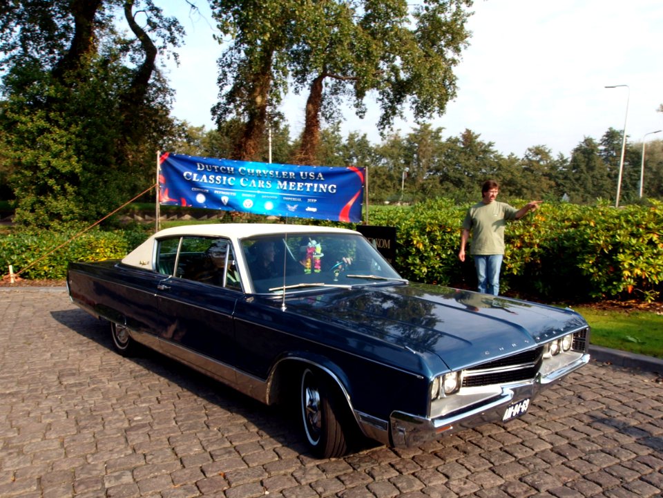 1968_Chrysler_New_Yorker_photo-10