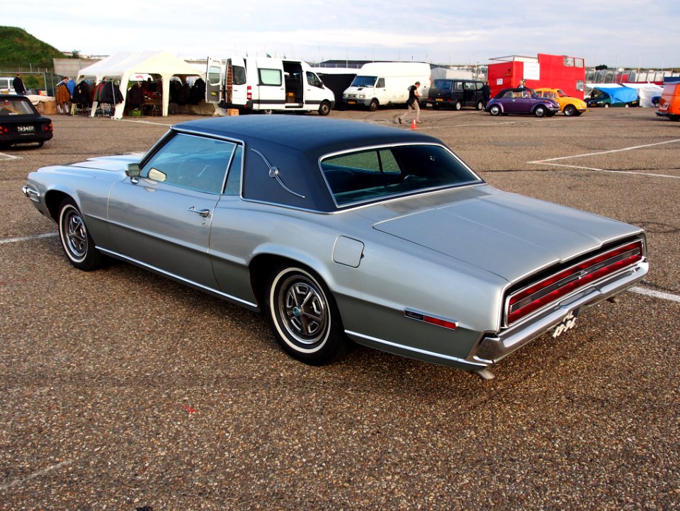 1968_Ford_Thunderbird,_pic5