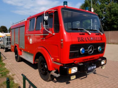 1977_Mercedes-Benz_1017F_photo-1