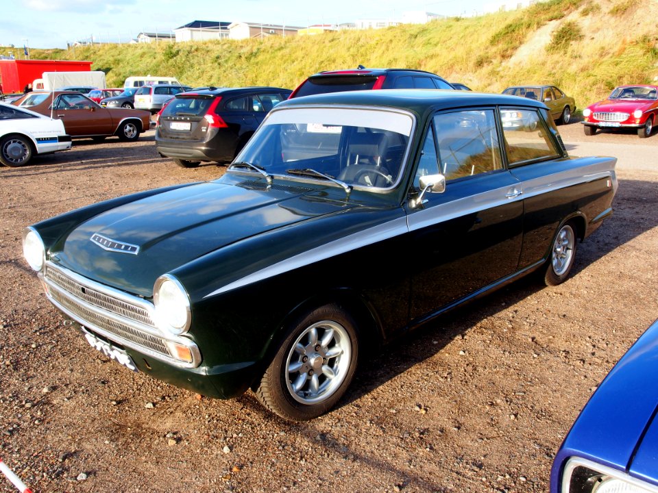1967_Ford_Cortina_1200_pic2