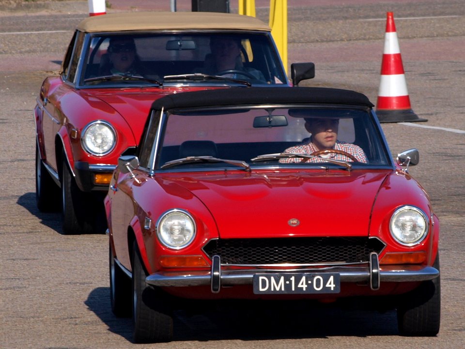 1971_Fiat_124_Sport_Spider_1600_US,_Dutch_licecence_registration_DM-14-04,_pic1