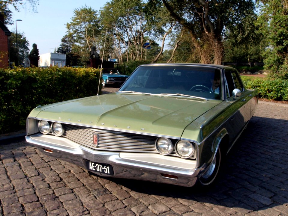 1968_Chrysler_Newport_Custom_photo-7