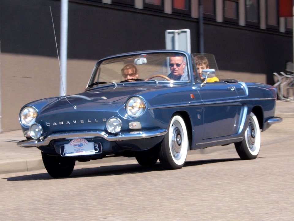 1968_Renault_R_1133_Caravelle,_Dutch_licence_registration_AH-57-43,_pic_1