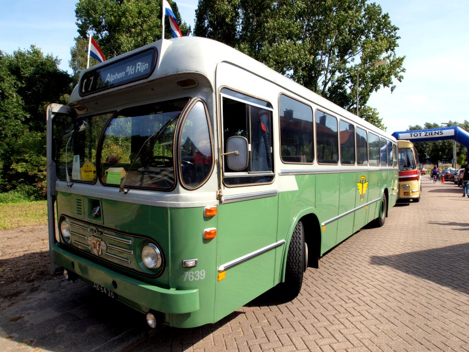 1967_Leyland-Den_Oudsten_LO_pic1