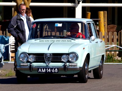 1970_Alfa_Romeo_Giulia_Super_1.6_Lusso_pic2