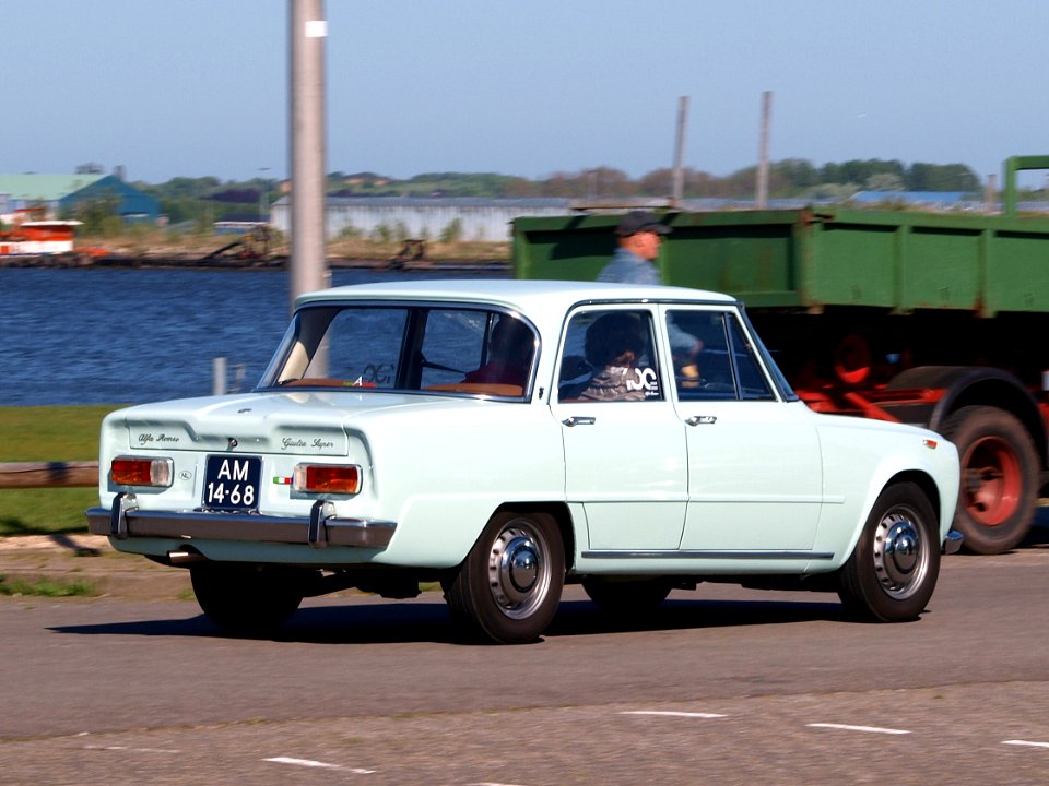 1970_Alfa_Romeo_Giulia_Super_1.6_Lusso_pic1