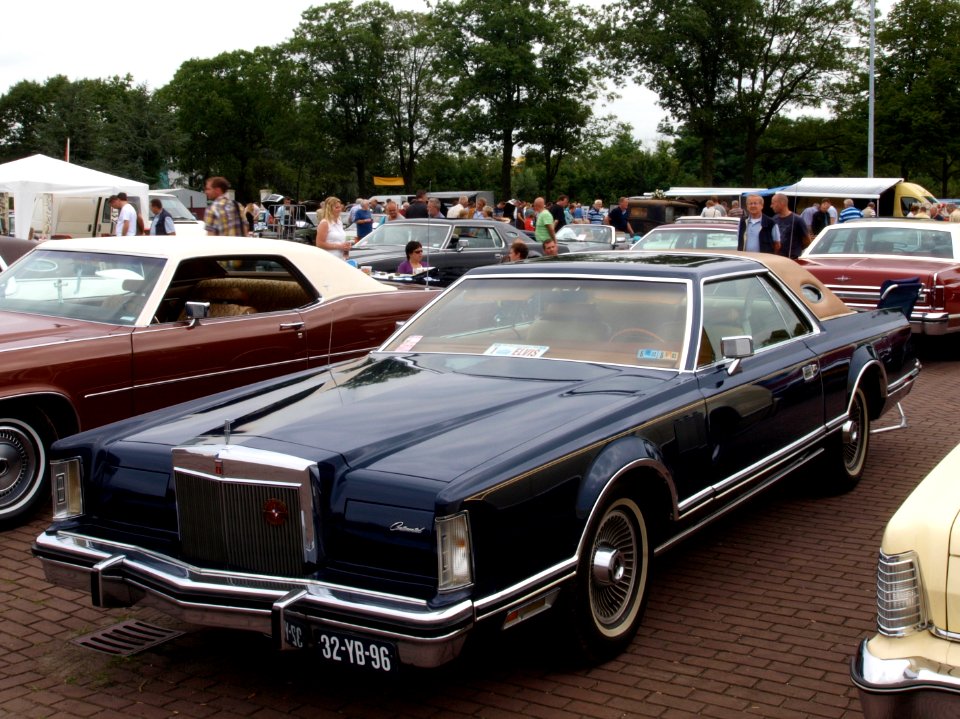 1976_Lincoln_Continental_Mark_V,_Dutch_licence_registration_32-YB-96_p2