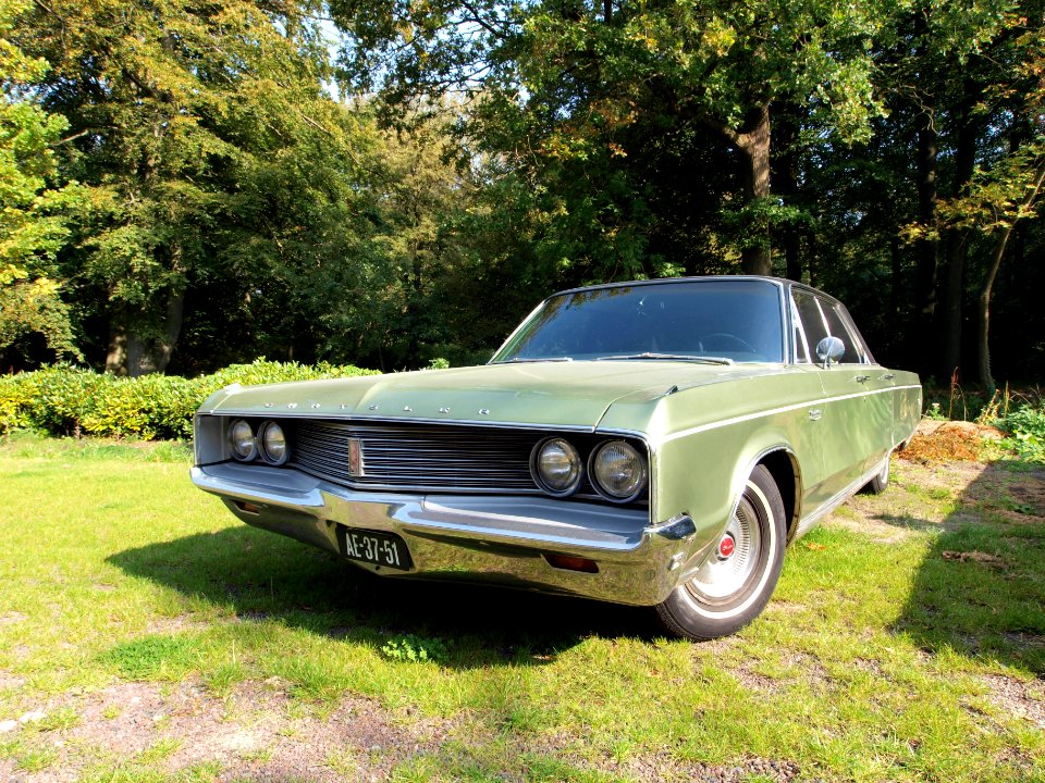 1968_Chrysler_Newport_Custom_photo-2