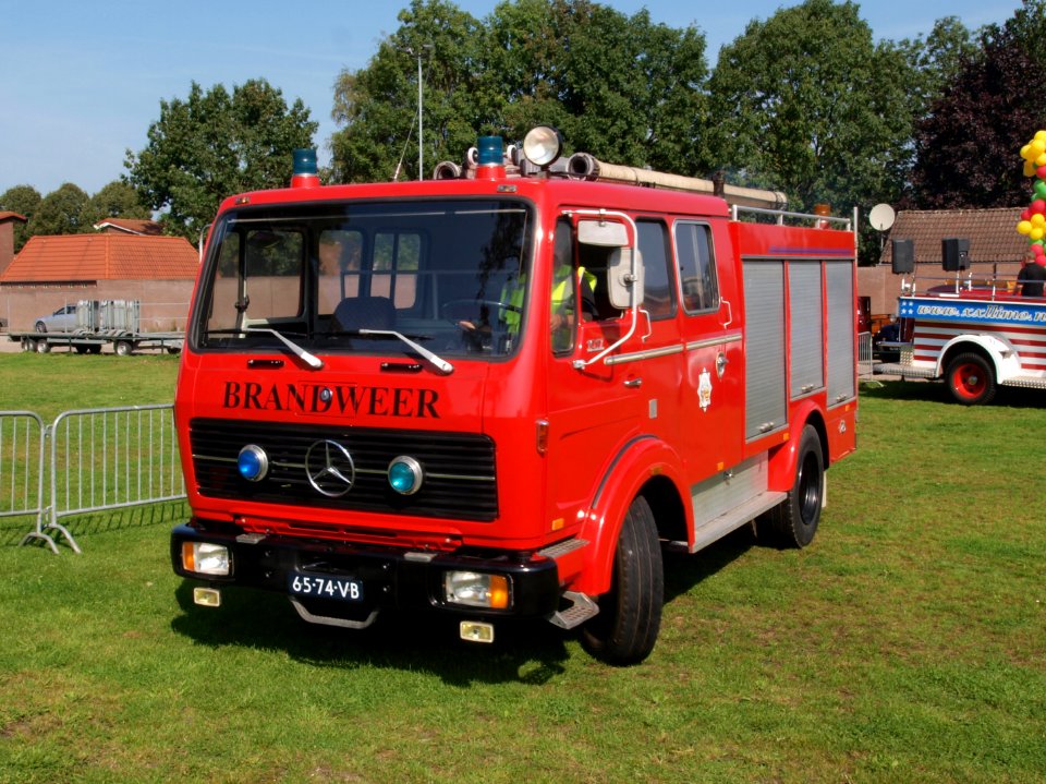 1977_Mercedes-Benz_1017F_photo-3