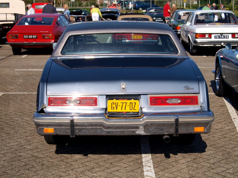 1981_Buick_Riviera,_Dutch_licence_registration_GV-77-DZ,_pic1