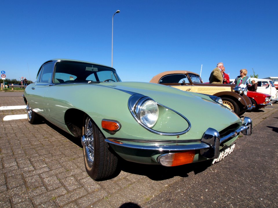 1970_Jaguar_E-type_4.2_Litre_2+2_pic3