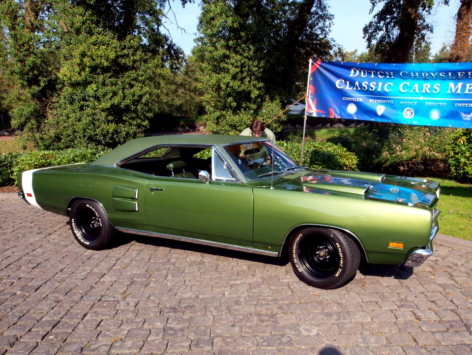 1969_Dodge_Coronet_R_slash_T_photo-13