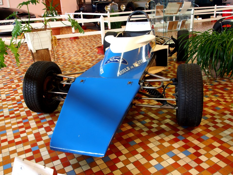 1978_VanDiemen_Ford_1600cc_with_Hewland_gear_box_at_the_Musée_Automobile_de_Vendée_pic-1