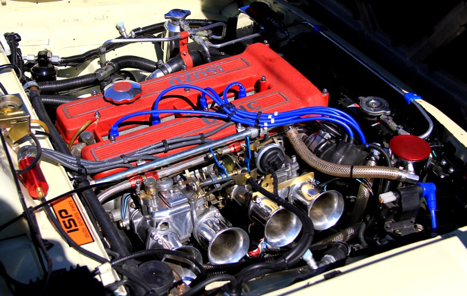 1969_Isuzu_Bellett_1300_Special_engine_room