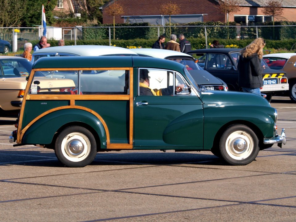 1970_Morris_Minor_Traveller,_Dutch_licence_registration_DR-55-94,_pic3