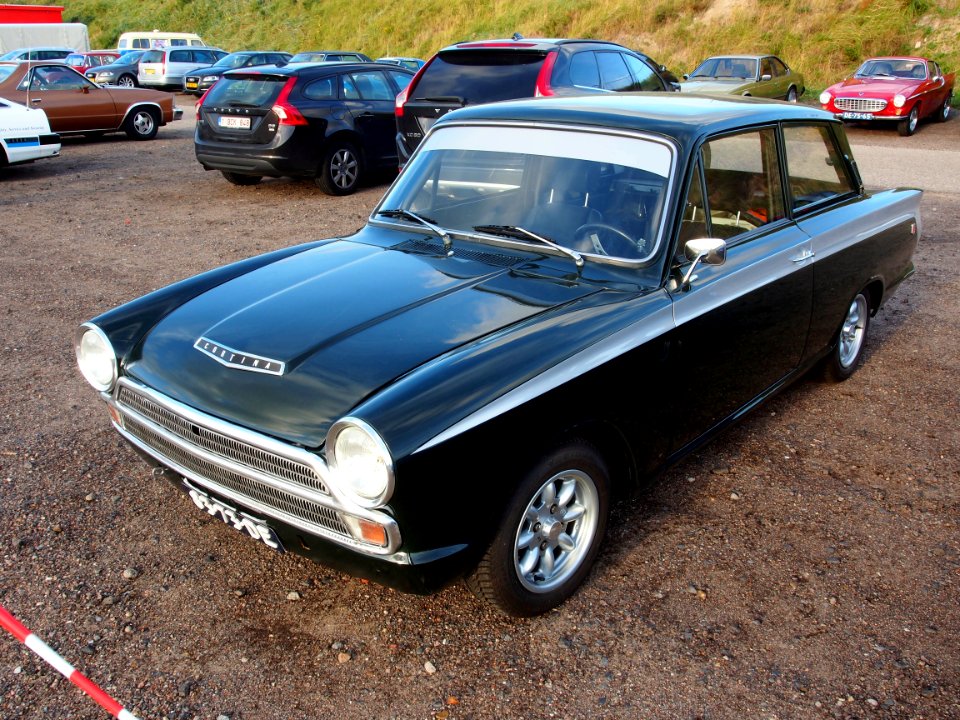 1967_Ford_Cortina_1200_pic1