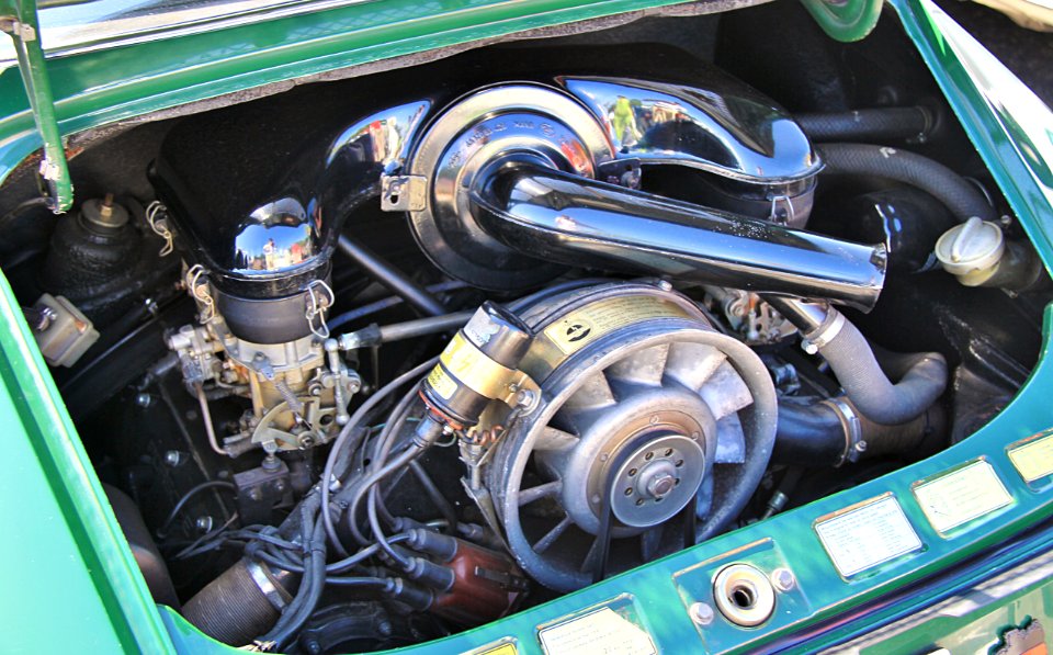 1971_Porsche_911T_engine