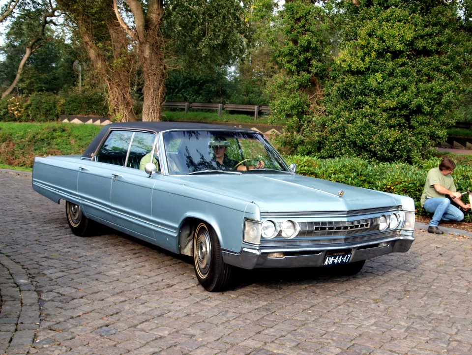 1967_Chrysler_Imperial_Le_Baron_photo-6