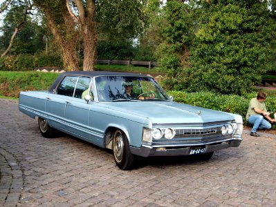 1967_Chrysler_Imperial_Le_Baron_photo-6