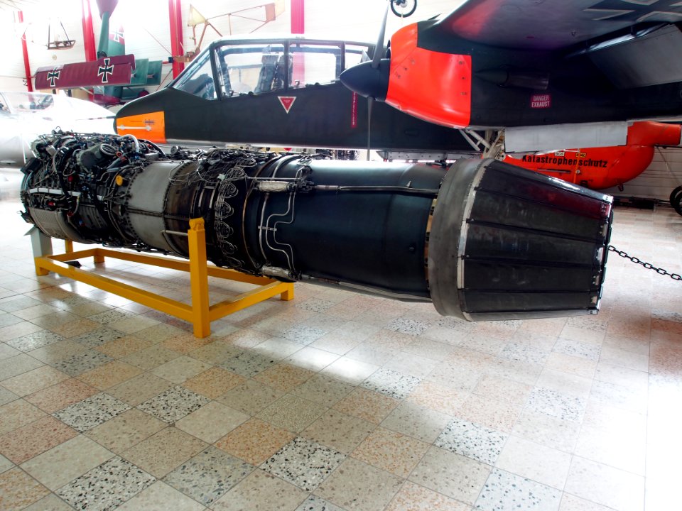 1968_MTU_(General_Electric)_J79-J-1K,_71KN,_7460rpm_at_Flugausstellung_Hermeskeil,_pic4